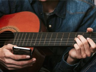 10 Aplikasi Gratis Terbaik untuk Membantu Anda Belajar Bermain Gitar